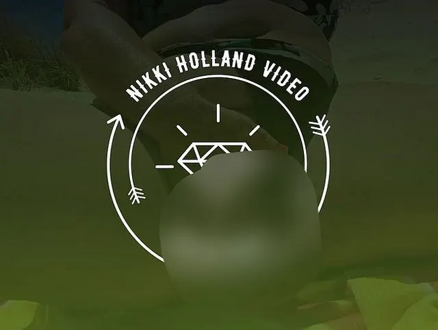 Heimliche Strandmasturbation