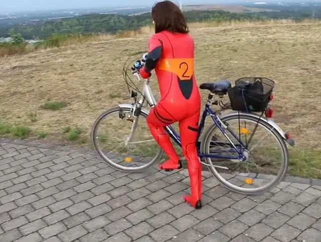 Latex-Ausflug Rot mit den Rad