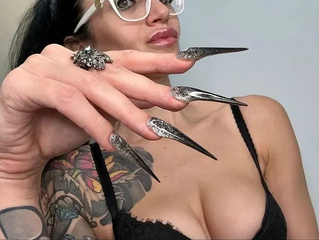Lange KRALLEN - meine neue Form, lange Nägel mit langen Fingern, HEISSE Handjobs mit Spucke