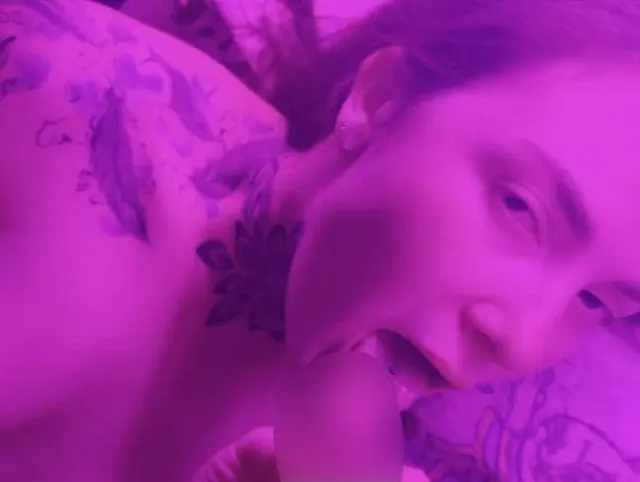 Dildo Action nach dem Sex mit spontanem Deapthroat