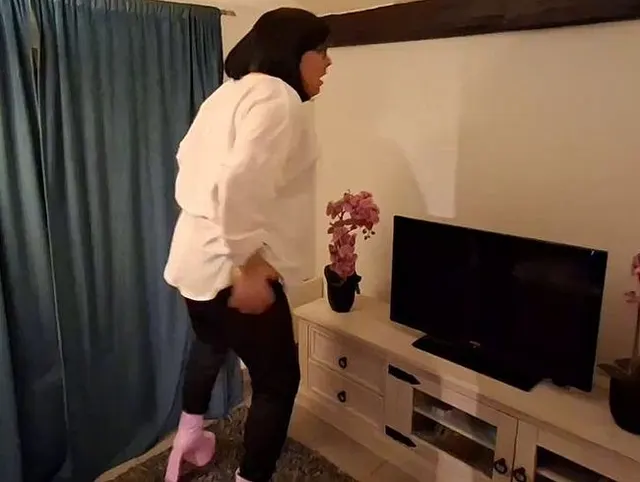 Transe Chantal sucht Schwänze und Sperma für ihre Löcher