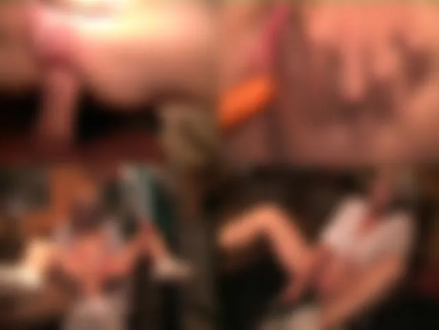 Gurke und Schwanz im Loch