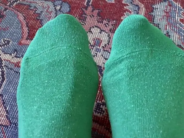 Schaffst Du es in kürzester Zeit auf meine geilen Sockenfüße zu wichsen? POV, JOI