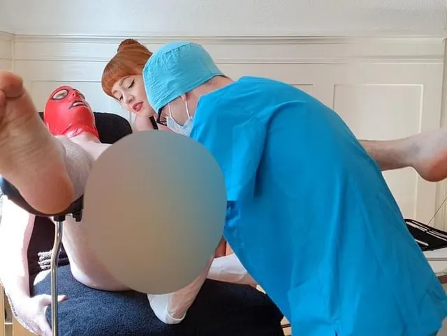 Klinikbehandlung mit Herr und Frau Doktor - Die Abmelkung mit gleichzeitiger Analstimulation