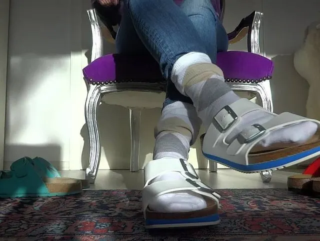Socken schnüffeln, Slippers Show und abspritzen auf Socken