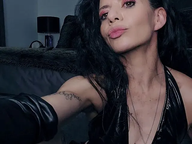 Explizite Latexhandschuh-Masturbation mit Natalie Carter D