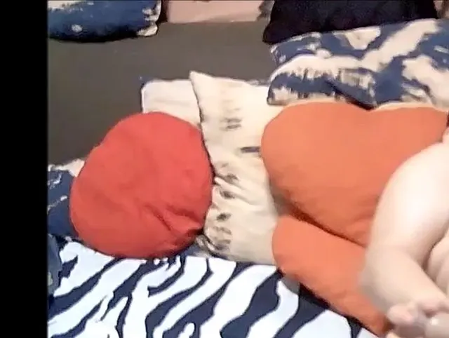 fick mich in beide löcher bis mir der saft aus der pussy läuft