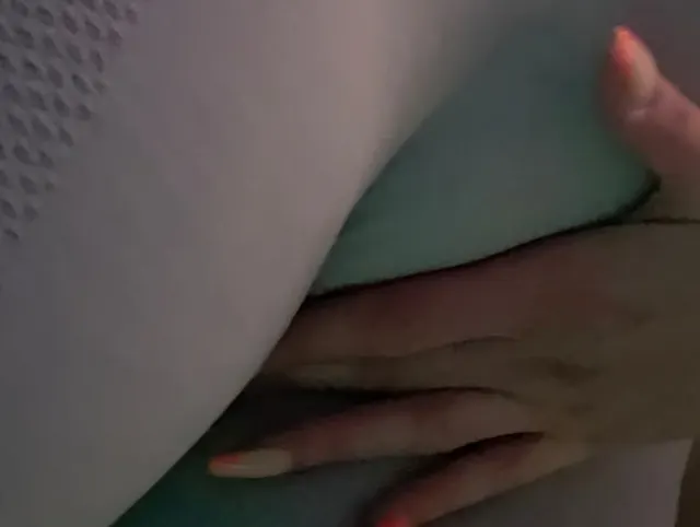 Für Leggings-Liebhaber ein Video in einer hellblauen Leggings aus 2 Perspektiven ?