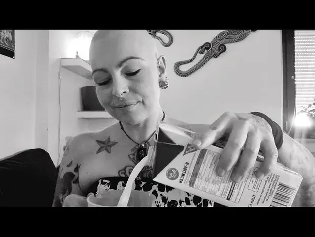 Milkyass willst du aus meinem Arsch trinken?