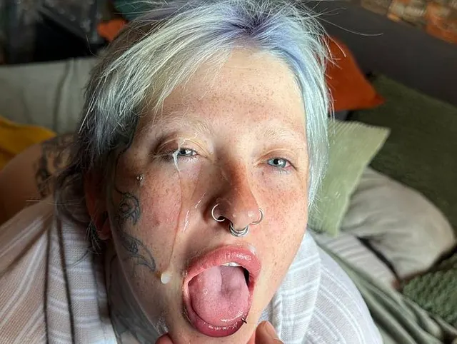 Gesichtsbesamung! Voll auf die Augen gespritzt!
