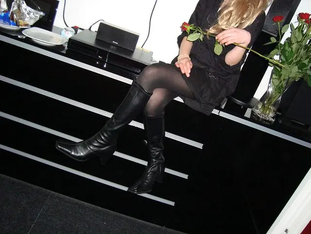 STIEFEL UND ROSENFETISCH