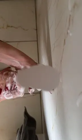 Geiler Wand-Dildo Ride mit meinem tätowierten Arsch – stöhnend zum Höhepunkt geritten