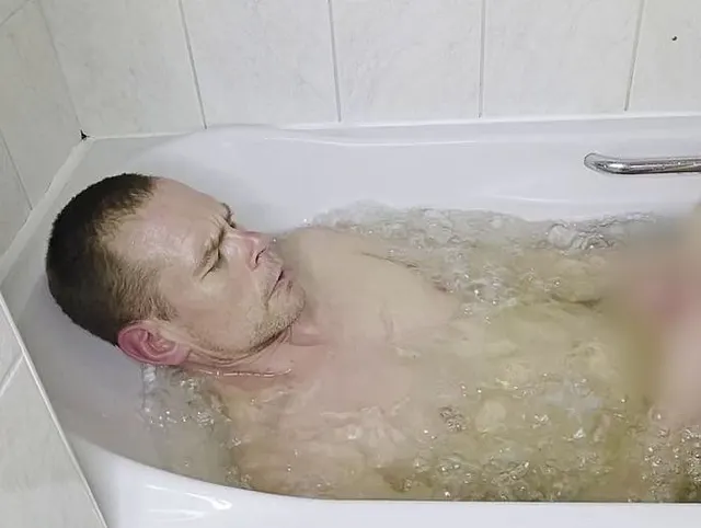 Sitze in der Wanne und hab mir ein Sprudel Bad gekönnt!