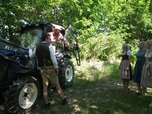 Outdoor Dirndl Orgie: 3 geile Schlampen blasen Bauer & Sohn + Creampie!