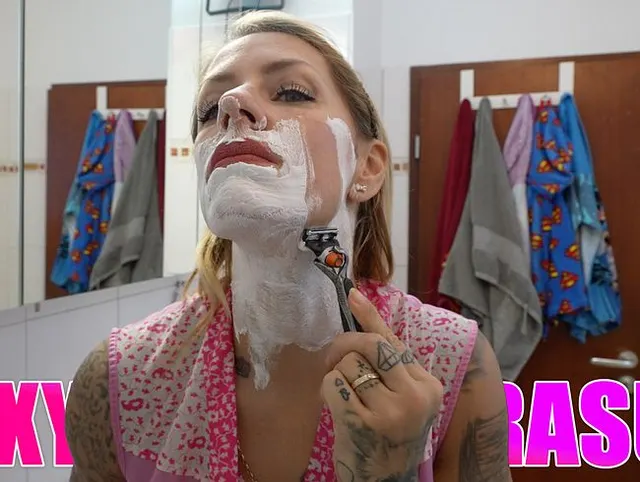 WET Shaving - Meine sexy Nassrasur im rosa Dederonkittel