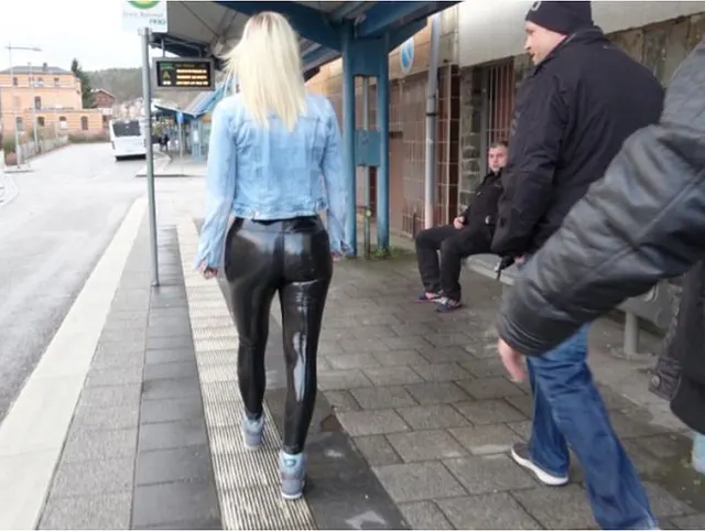 Sexsüchtige Ficksau Public besamt !