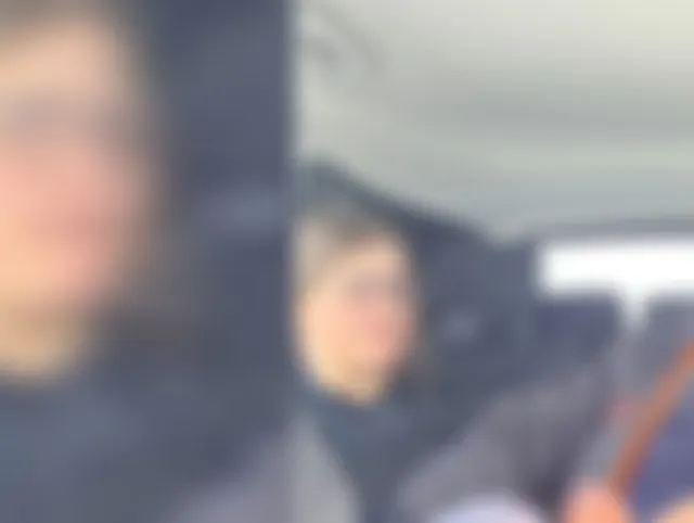 Nach dem Skifahren Finger in die Leggins auf dem Parkplatz mit Handjob