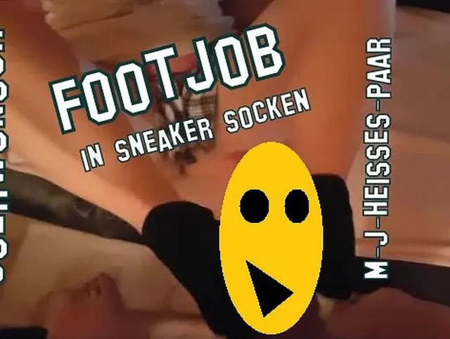 Footjob in Sneaker Socken