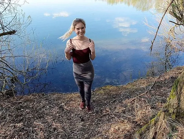 Piss-Notstand! Verzweifelt gepisst im Freien