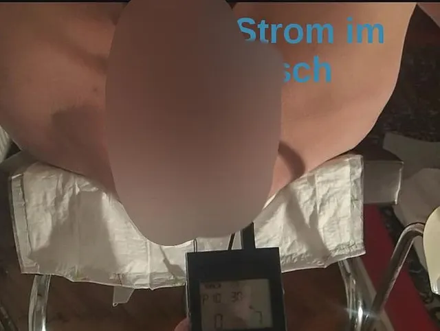 Im Gynostuhl: Strom-Dildo