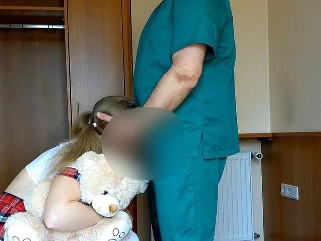 18jähriges Schulmädchen - Ihr erstes Deepthroat - Teil 01