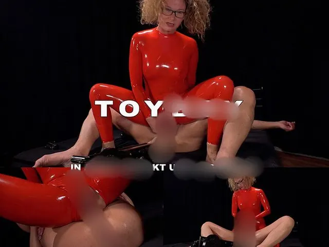 Toyboy in Arsch gefickt und abgeritten