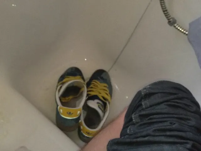 Latinoboy als Wixxvorlage: PISSE,SMOKE,CUM