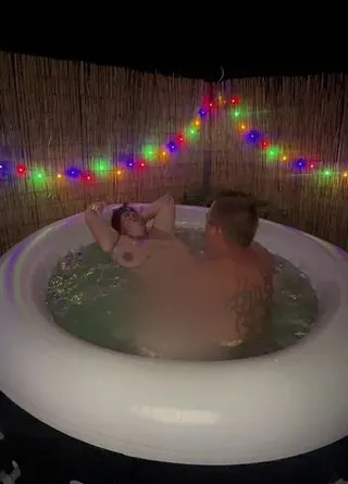 Heiße Nummer im Pool