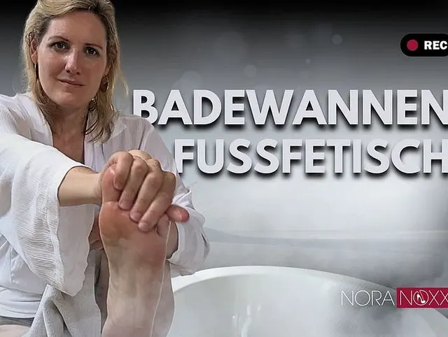 Wunderschöne Füße in der Badewanne