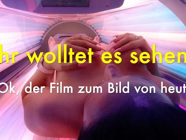 Ein Strip und dann einfach dicke Titten im UV Licht.