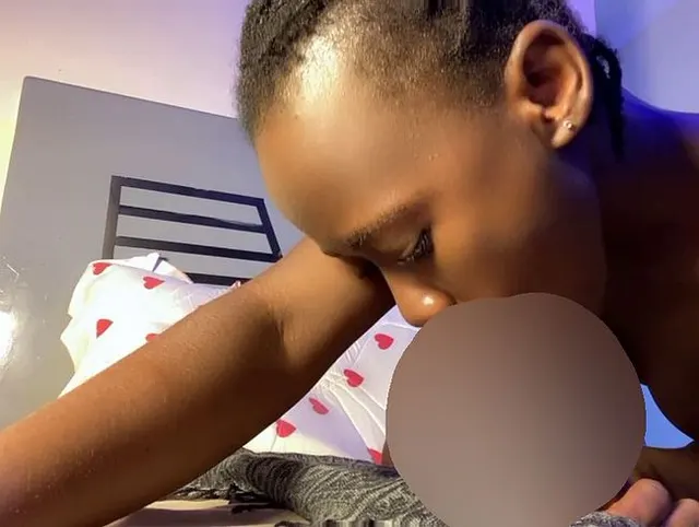 Schmutziges, schlampiges Schlürfen für Papa – Unordentlicher Blowjob einer afrikanischen Schlampe