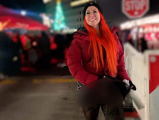 So dreist wie ich ist keiner mit schnellficker Outfit auf Schwanzsuche auf dem Weihnachtsmarkt   Sch