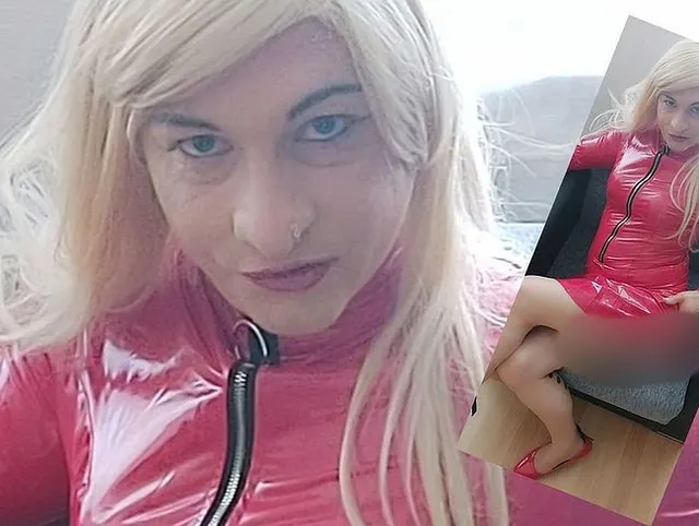 Rotes Lackkleidchen als Geschenk von einem Sub bekommen