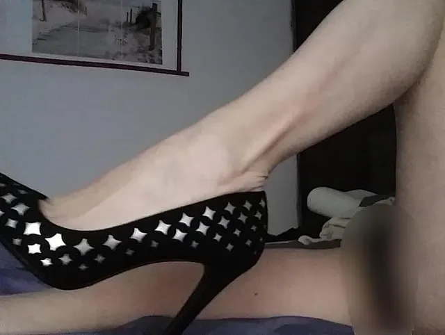 Mit High Heels im Bett