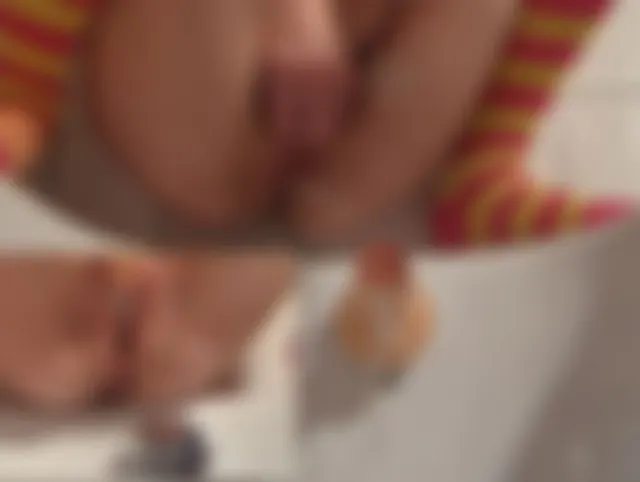 Dildo bepisst und benutzt