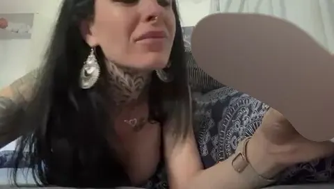 Geile Milf bläst fetten Dildo