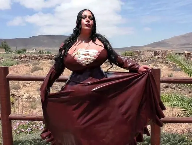 Blowjob auf der Latex Farm