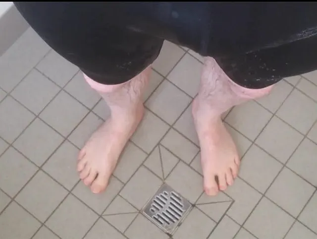 Pissen in Elastikhose