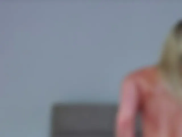 Schönheitskönigin will endlich seinen Schwanz in ihrer Muschi spüren