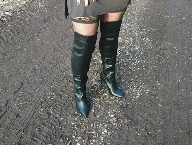 Neue Stiefel - Ich zeige mich bei einem kleinen Waldspaziergang