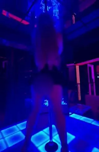 Ich liebe es auch im Club an einer Stange mal zu tanzen