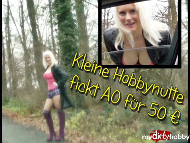 Kleine Hobbynutte fickt AO für 50€