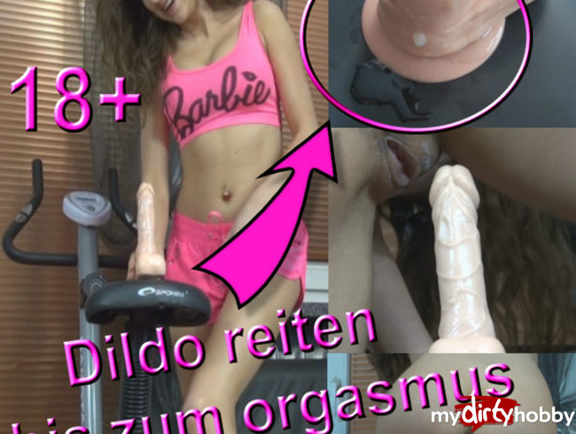 DILDO  AUF DEM FITNESSRAD BIS ZUM ORGASMUS REITEN