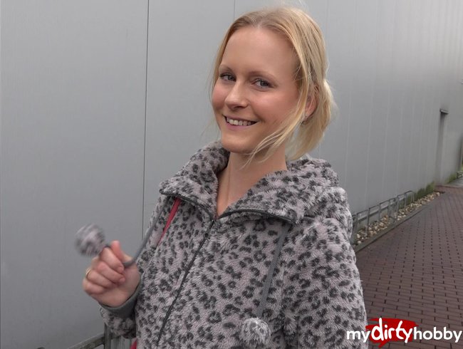Mitten im Laden PUBLIC AO gefickt!!!