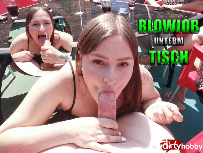 Blowjob unterm Tisch