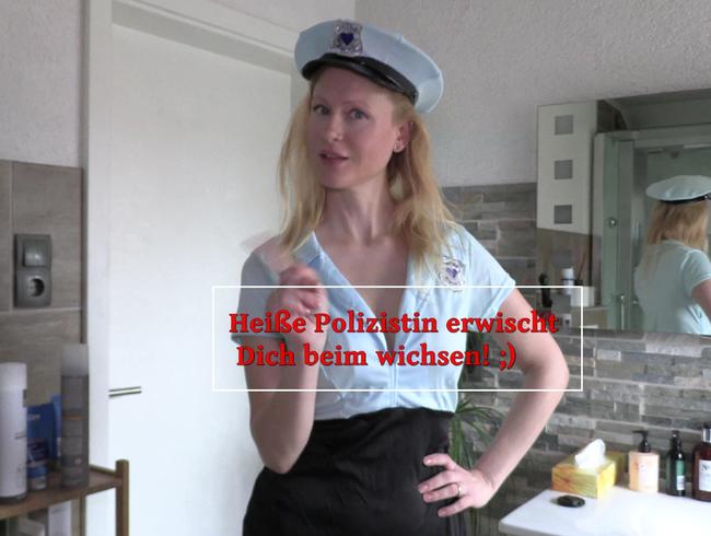 Heiße Polizistin erwischt Dich beim Wichsen!