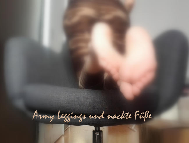 Geiler Fußfetisch in Army Leggings!