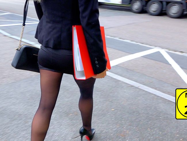 PERVERSE AO Büroschlampe PUBLIC in ALLE LÖCHER gefickt | DRECKIG vor dem PRAKTIKANTEN abgepisst...